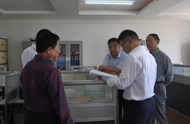 以党建引领促企业发展  -明光市委组织部副部长于文龙到明光酒业指导工作