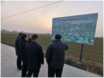 明光市政府关心明光酒业推进绿豆基地建设
