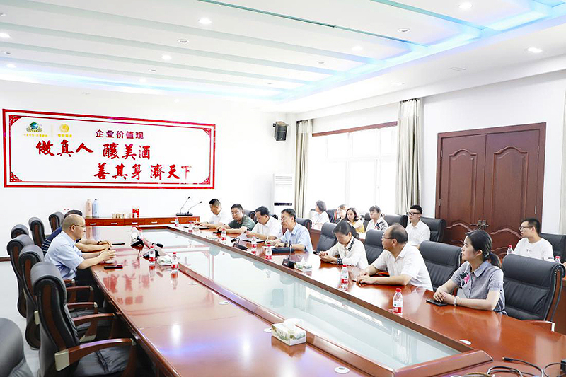 明光市副市长王春一行来明光酒业调研