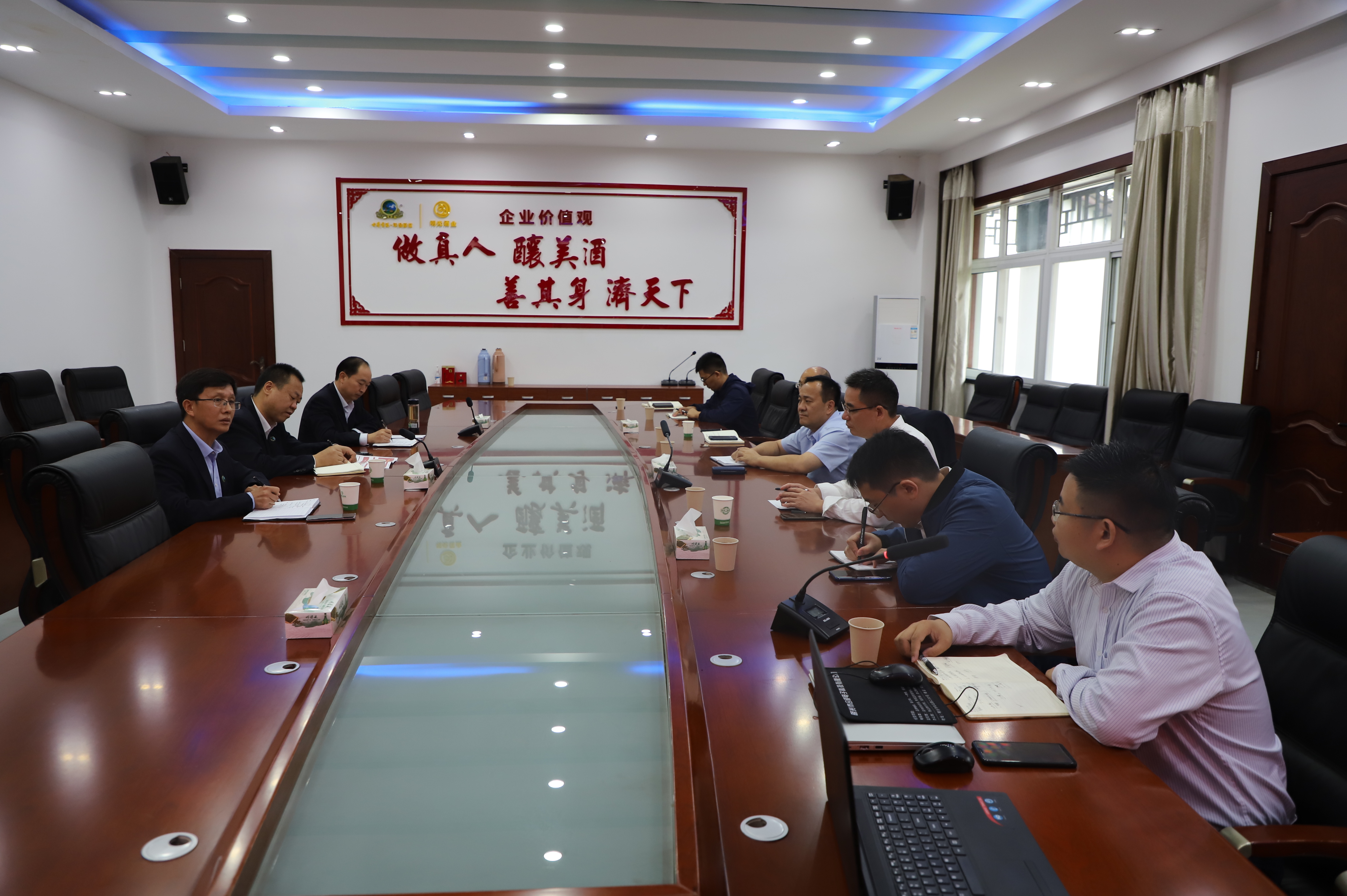 许鹏调研明光酒业