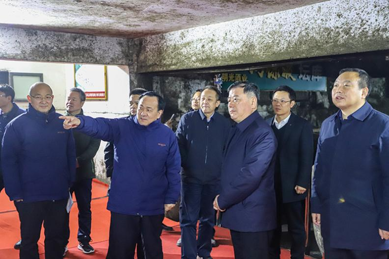 程英春调研明光酒业